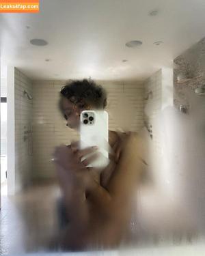 Halle Berry photo #0056