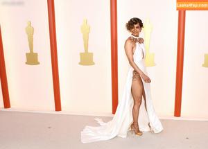 Halle Berry photo #0287