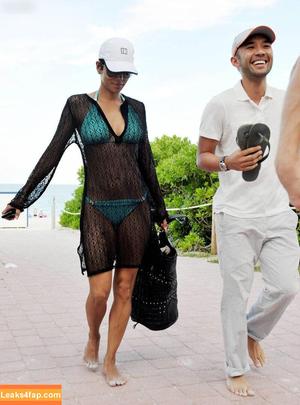 Halle Berry photo #0401