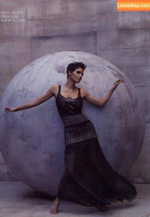 Halle Berry photo #0404