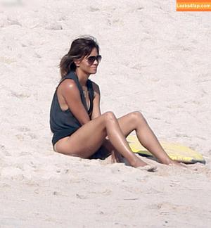 Halle Berry photo #0425