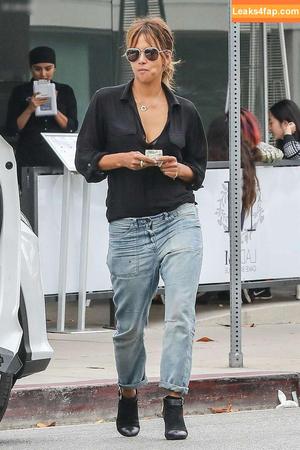 Halle Berry photo #0457