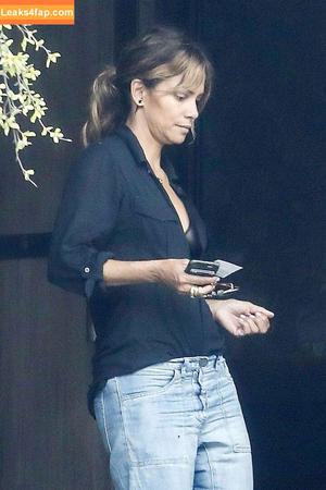 Halle Berry photo #0458