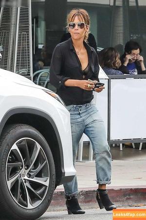 Halle Berry photo #0459
