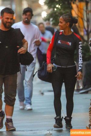 Halle Berry photo #0471