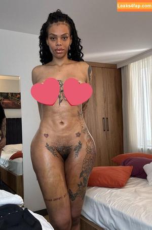 Halle Hayes photo #0136