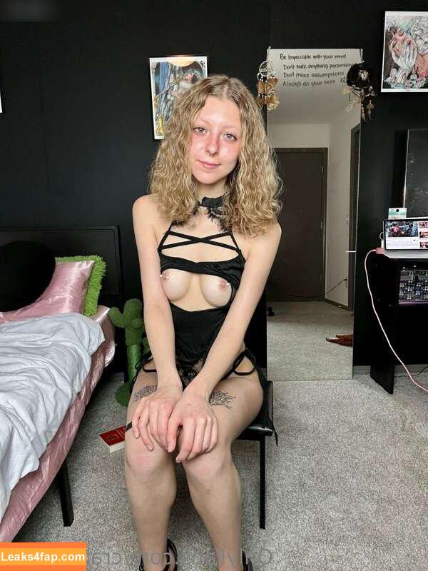 Hallie Gift / craziekitten / giftyhippie leaked photo photo #0378