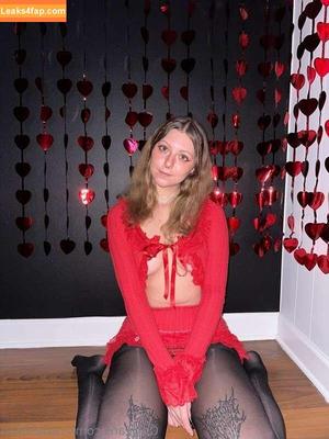 Hallie Gift photo #0062