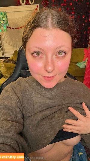 Hallie Gift photo #0065