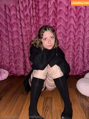 Hallie Gift photo #0096