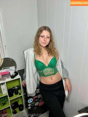 Hallie Gift photo #0171