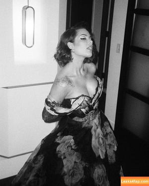 Halsey photo #0840