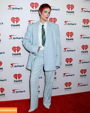 Halsey photo #0860