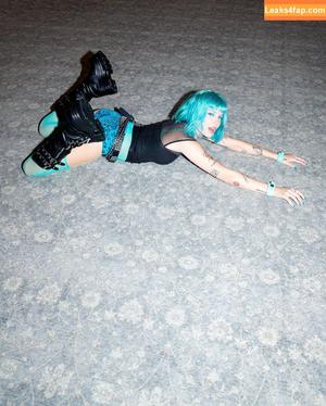 Halsey photo #1057