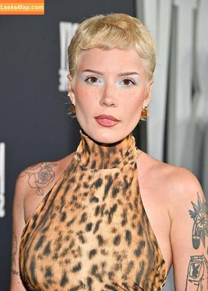 Halsey photo #1150