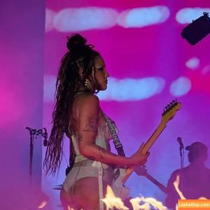 Halsey photo #1213