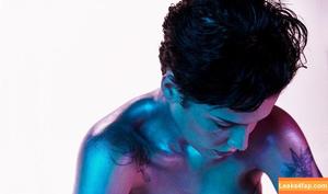 Halsey photo #1219