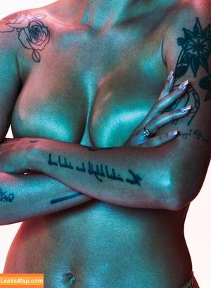 Halsey photo #1220