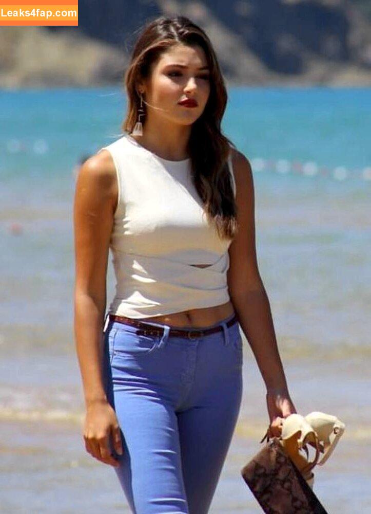 Hande Erçel /  leaked photo photo #0010