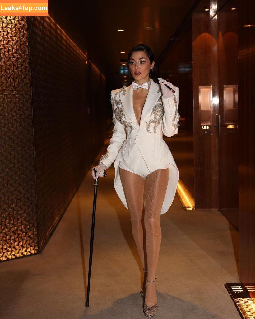 Hande Erçel /  leaked photo photo #0012