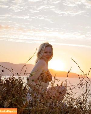 Hanna Lively photo #0019