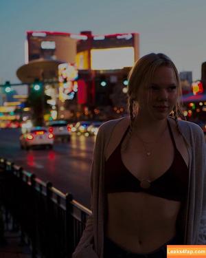 Hanna Lively photo #0021