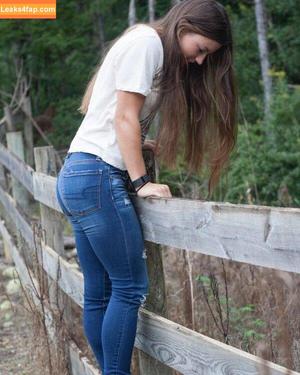 Hannah Barron photo #0157
