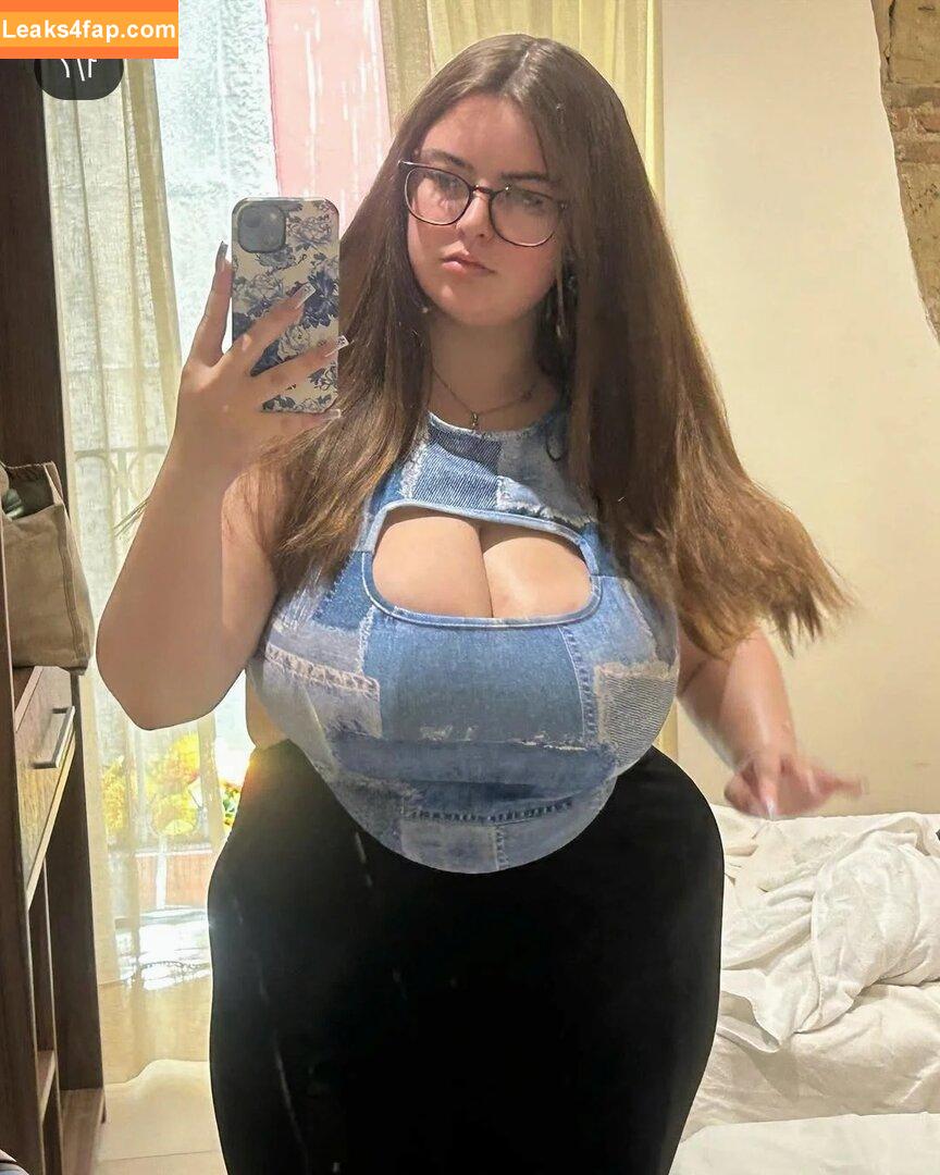 Hannah C / Claydon / hannahcofficial / hannahnextdoor95 leaked photo photo #0271