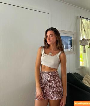 Hannah Meloche фото #0085