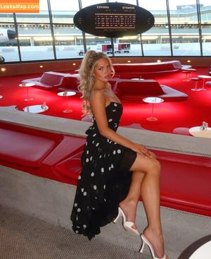 Hannah White photo #0211