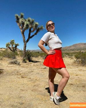 Harley Quinn Smith фото #0002
