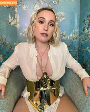 Harley Quinn Smith фото #0011