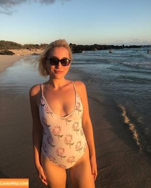 Harley Quinn Smith фото #0036