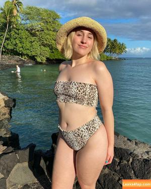 Harley Quinn Smith фото #0040