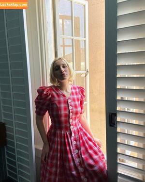 Harley Quinn Smith фото #0042