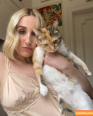 Harley Quinn Smith фото #0043