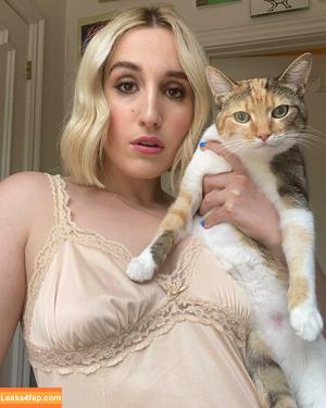 Harley Quinn Smith фото #0044