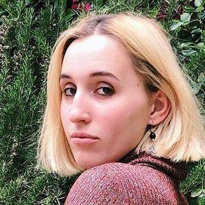 Harley Quinn Smith photo #0073