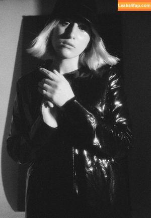 Harley Quinn Smith photo #0077