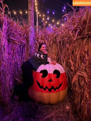 Harley Quinn Smith фото #0430