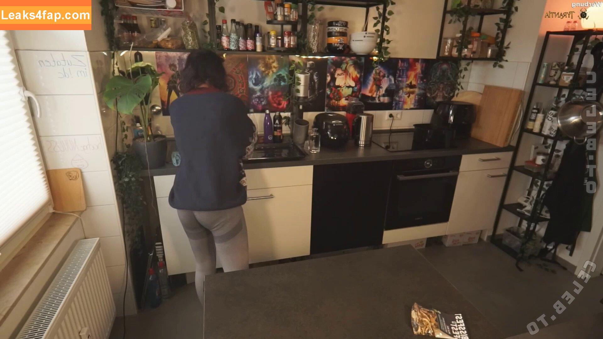 Haselnuuuss / https: leaked photo photo #0097