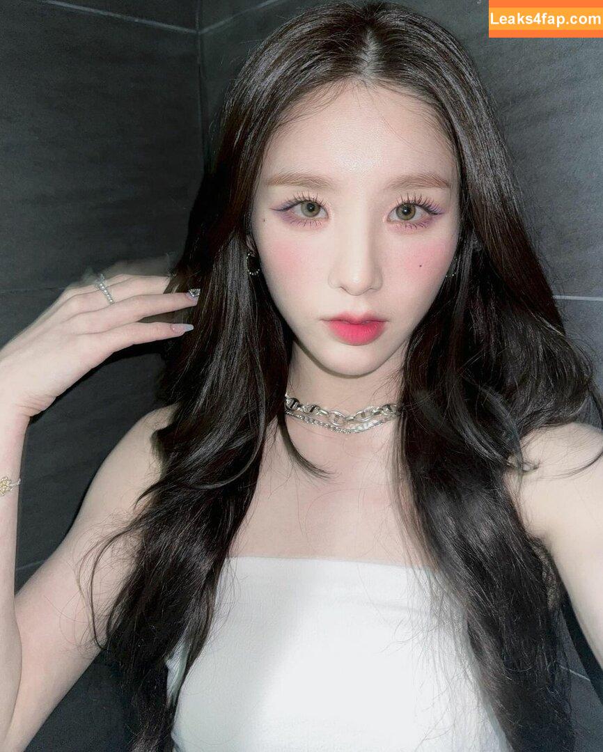 HeeJin / heejin_theworld leaked photo photo #0009