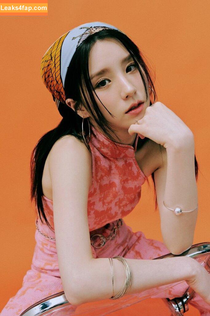 HeeJin / heejin_theworld leaked photo photo #0023