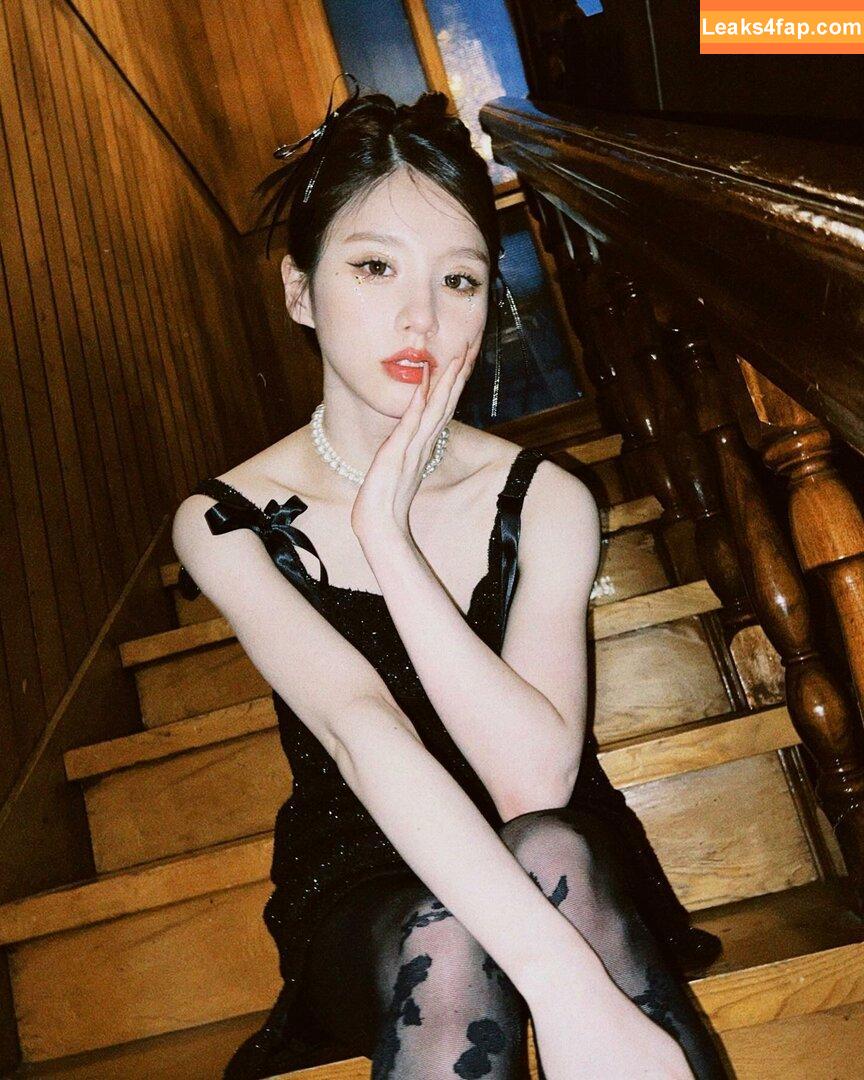 HeeJin / heejin_theworld leaked photo photo #0034