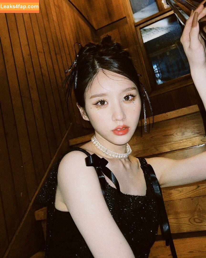 HeeJin / heejin_theworld leaked photo photo #0041