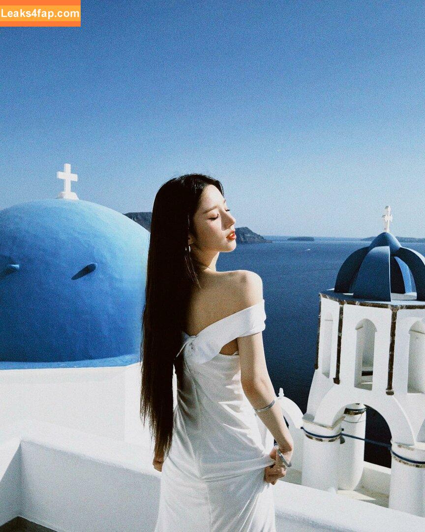 HeeJin / heejin_theworld leaked photo photo #0057