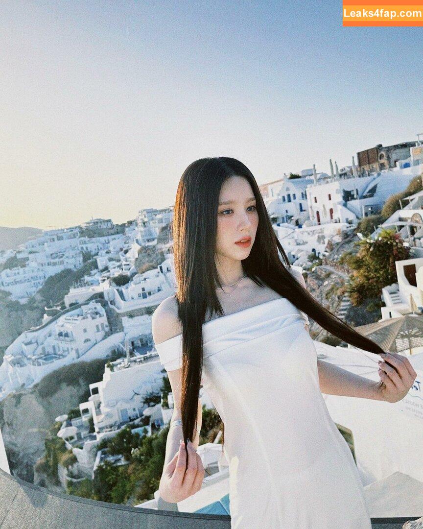 HeeJin / heejin_theworld leaked photo photo #0060