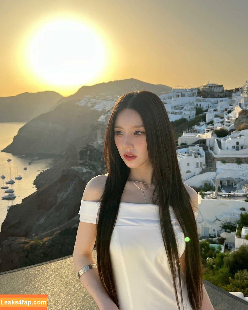 HeeJin / heejin_theworld leaked photo photo #0061