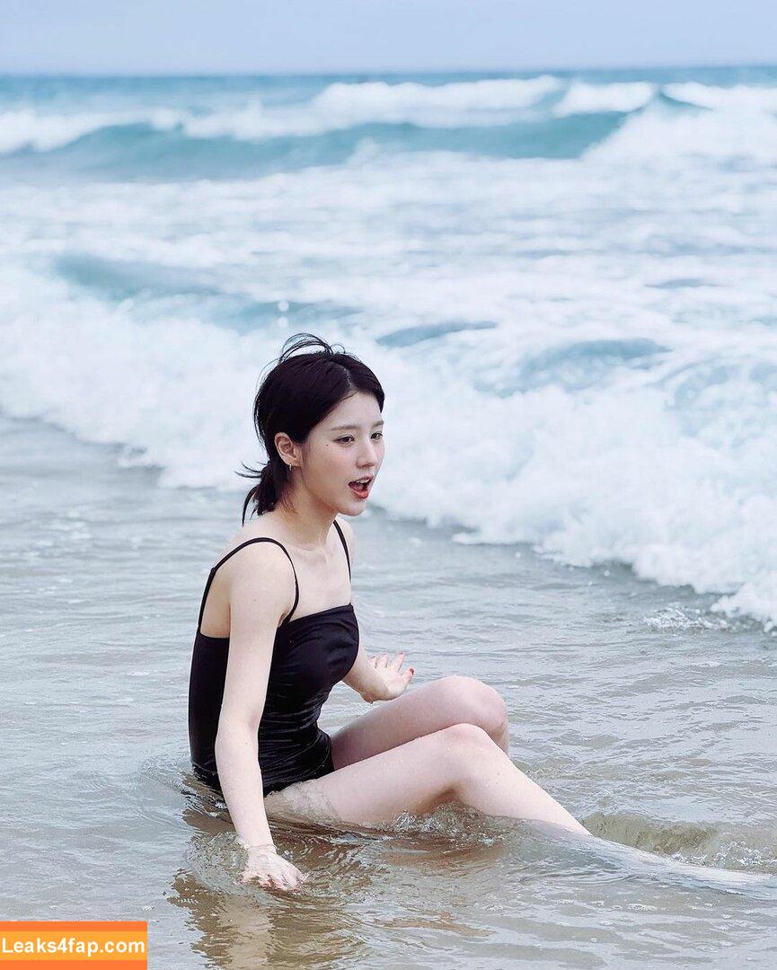 HeeJin / heejin_theworld leaked photo photo #0066