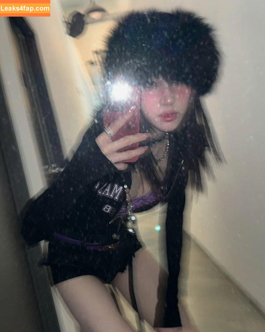 HeeJin / heejin_theworld leaked photo photo #0077